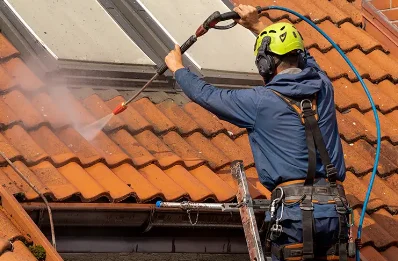 Démoussage et hydrofuge de toiture à Cox
